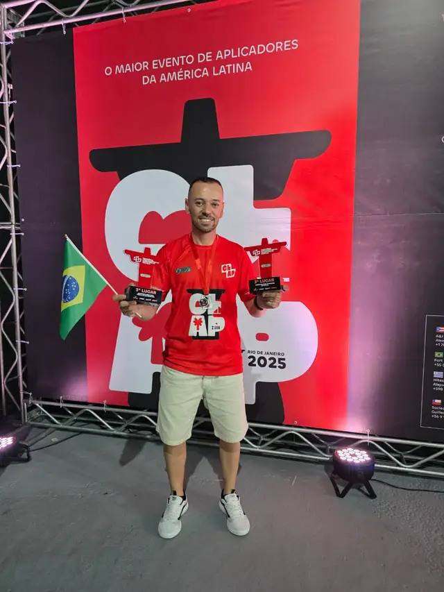 Troféus de 3º lugar conquistados pela AleFilms na CLAP Rio 2025
