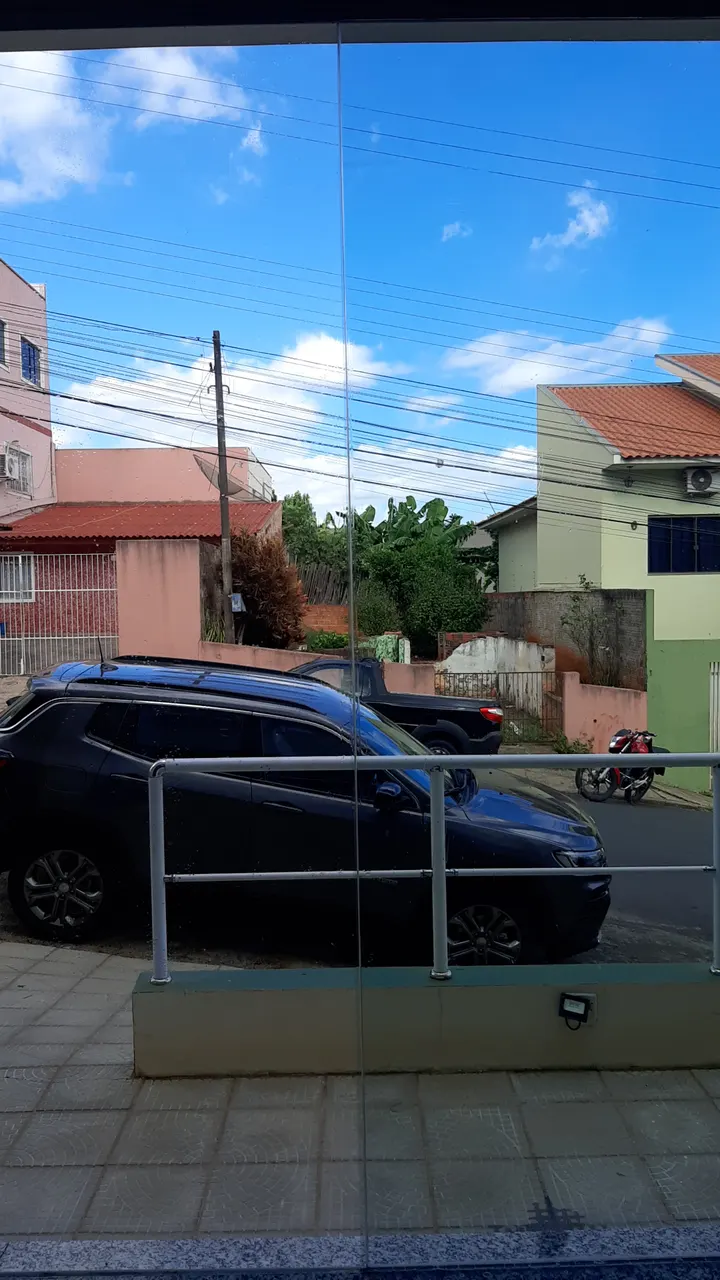 Vista de dentro para fora através de vidro com película carbono 75