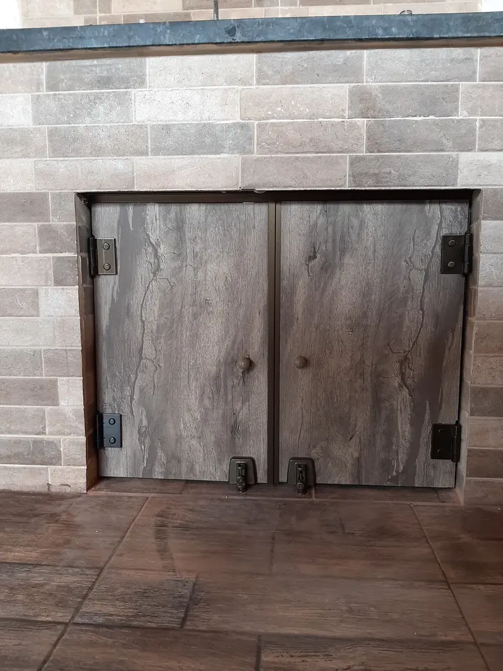 Portas de armário com película decorativa padrão madeira